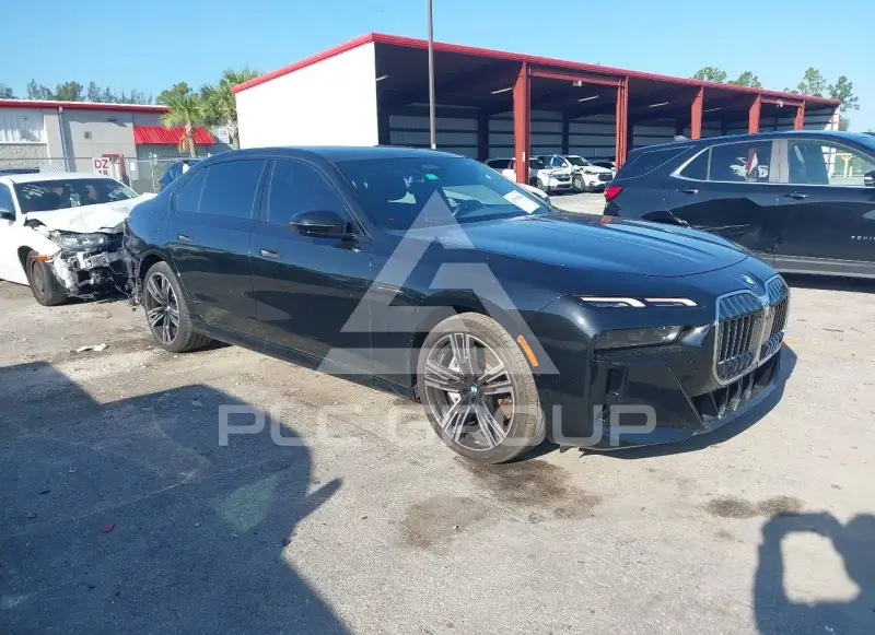 2024 BMW 760 фото
