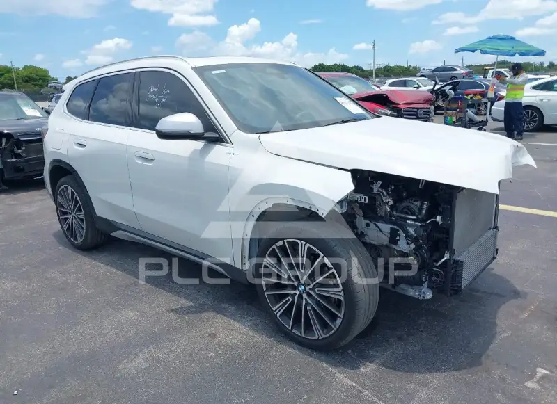 2024 BMW X1 фото