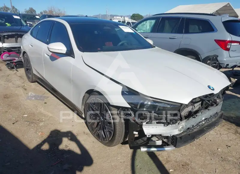 2024 BMW 530 фото