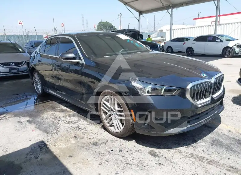 2024 BMW 530 фото