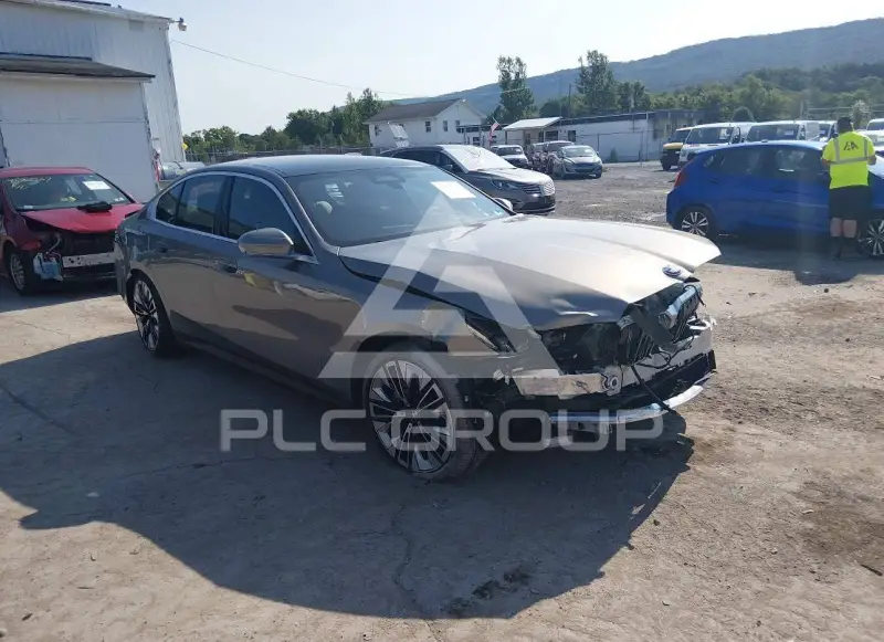 2024 BMW 530 фото