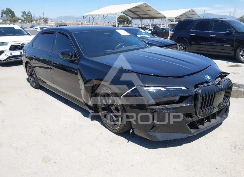 2024 BMW 740 фото