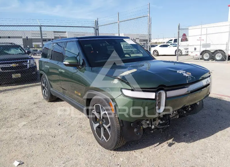 2024 Rivian R1S фото