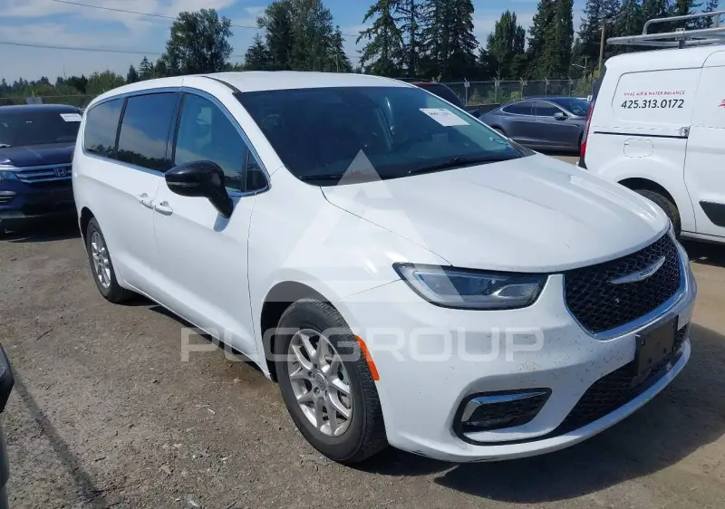 2024 Chrysler PACIFICA photo