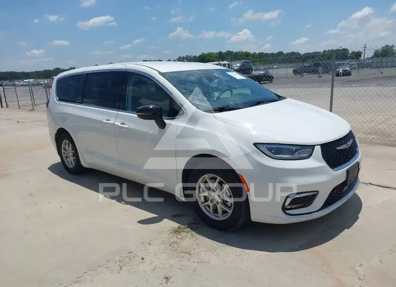 2024 Chrysler PACIFICA photo