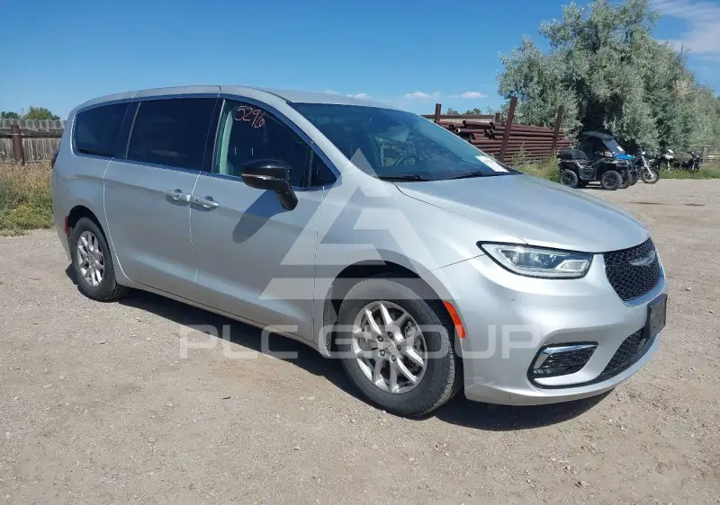2024 Chrysler PACIFICA photo