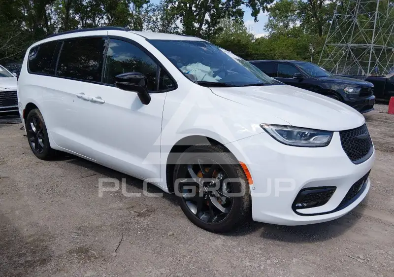 2024 Chrysler PACIFICA photo