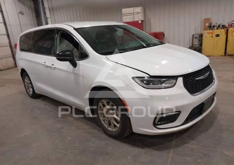 2024 Chrysler PACIFICA photo