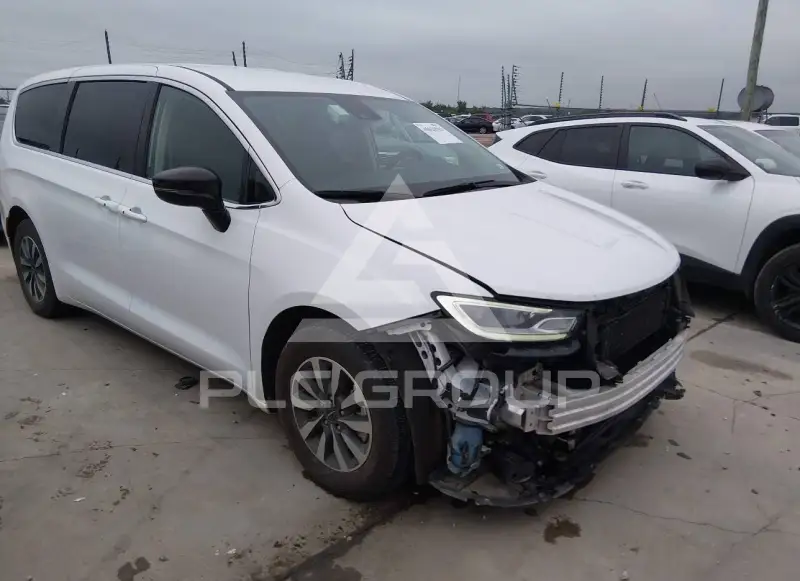 2024 Chrysler PACIFICA photo