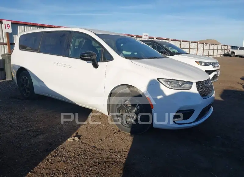 2024 Chrysler PACIFICA photo