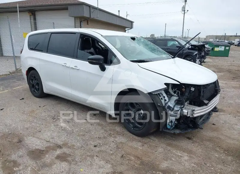 2024 Chrysler PACIFICA photo