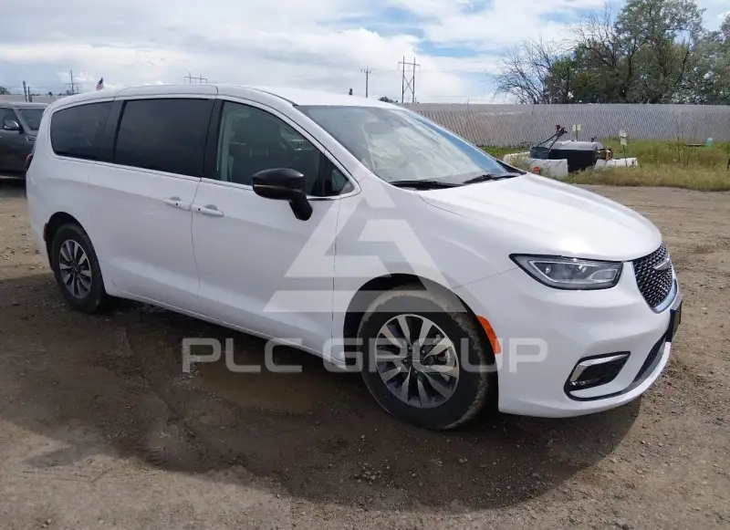 2024 Chrysler PACIFICA photo
