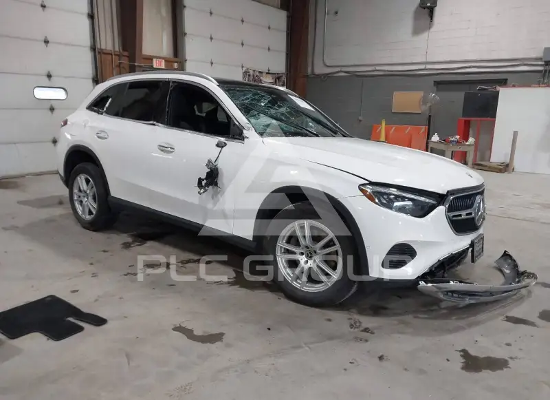 2024 Mercedes Benz GLC 300 photo
