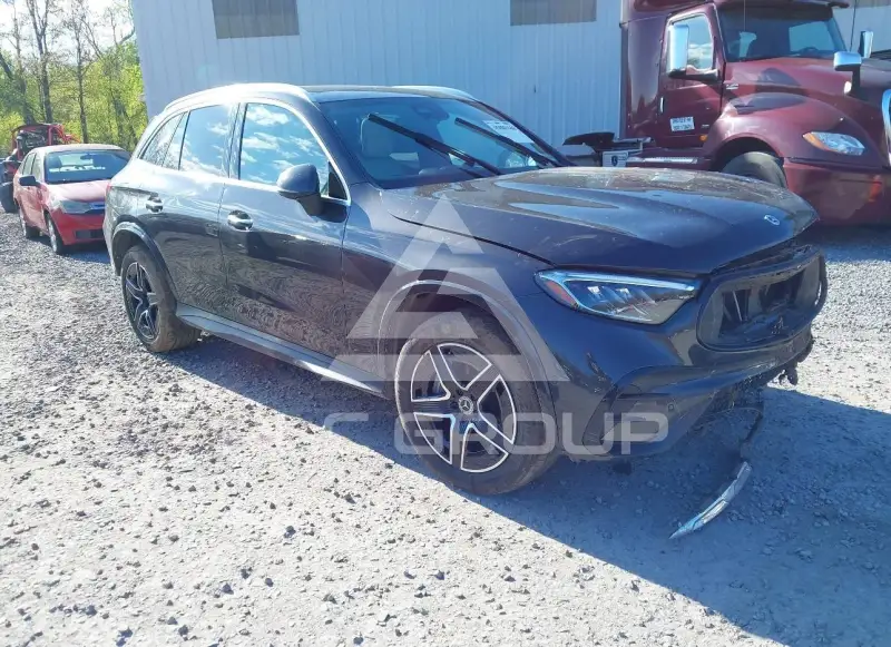 2024 Mercedes Benz GLC 300 фото
