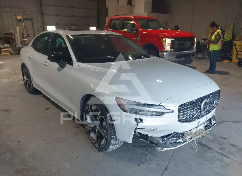 2024 Volvo S60 фото
