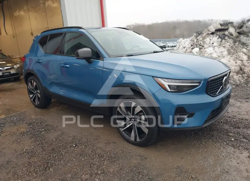 2024 Volvo XC40 фото