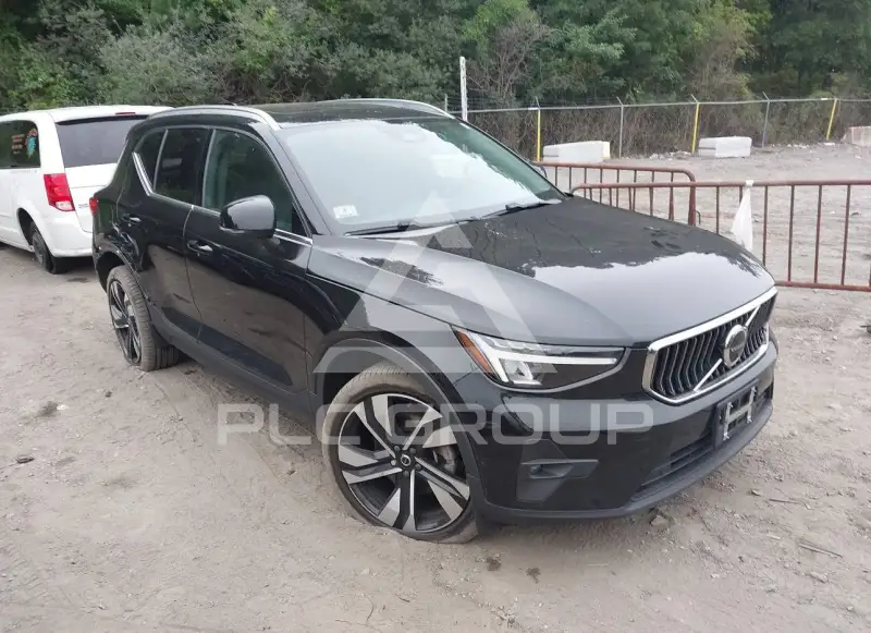 2024 Volvo XC40 photo