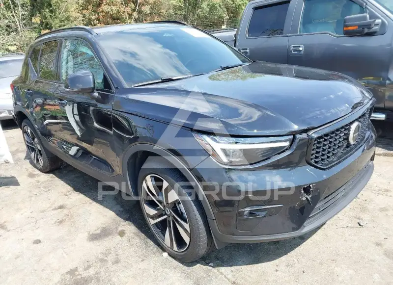 2024 Volvo XC40 фото