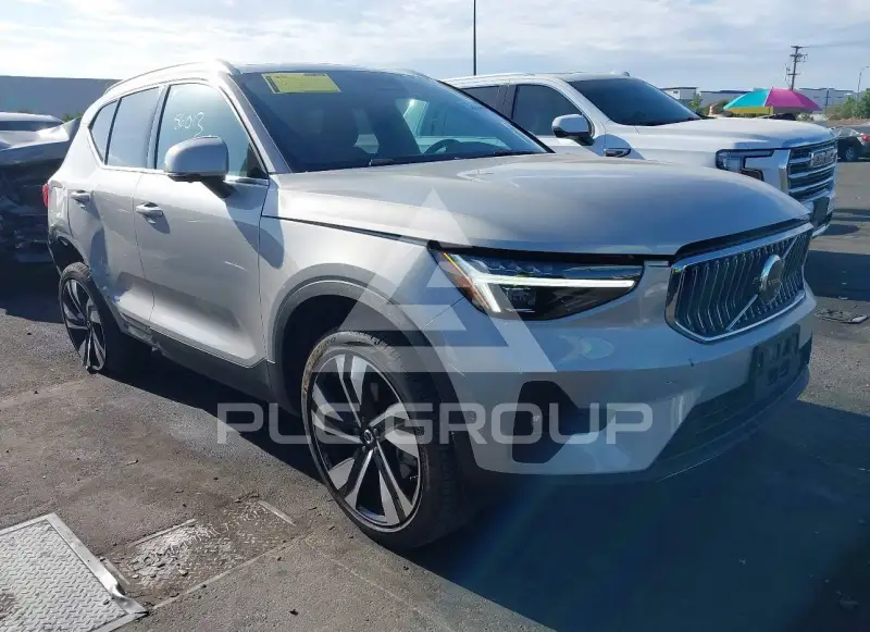 2024 Volvo XC40 фото