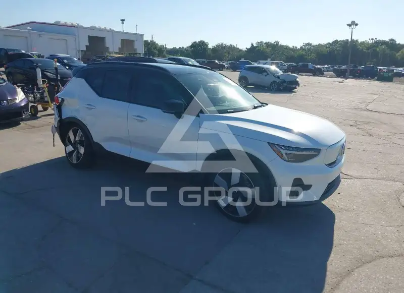 2024 Volvo XC40 фото