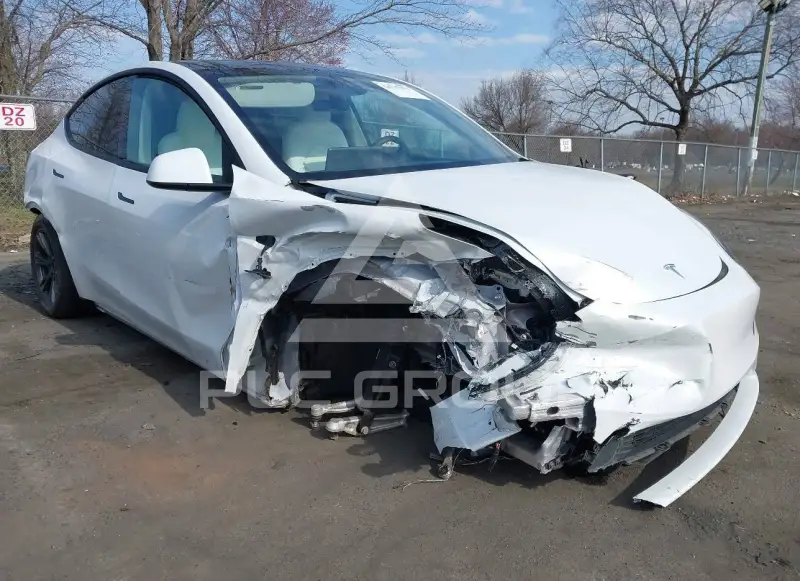 2024 Tesla Model Y фото