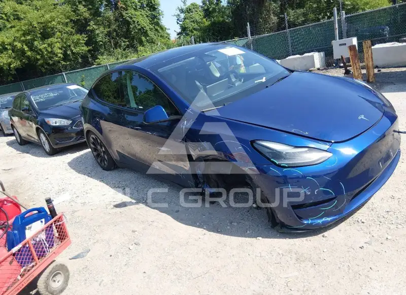 2024 Tesla Model Y фото