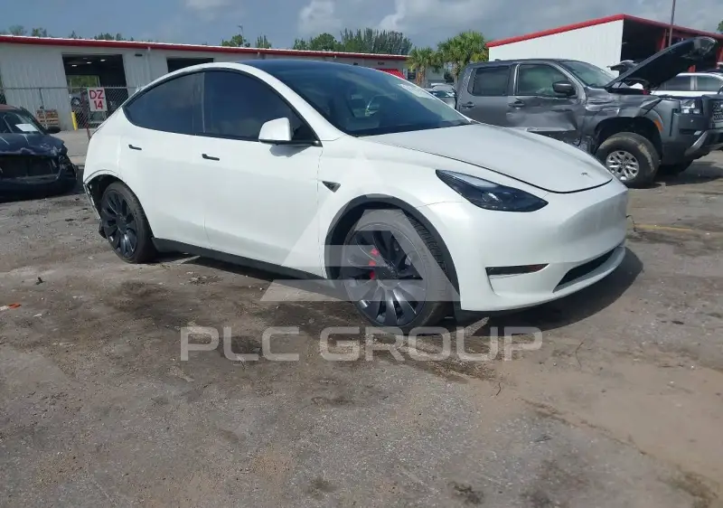 2024 Tesla Model Y фото