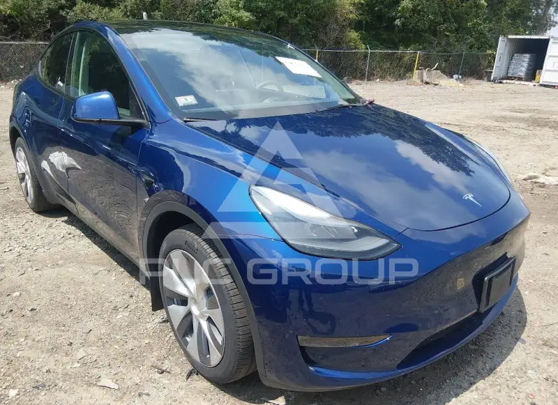 2024 Tesla Model Y фото