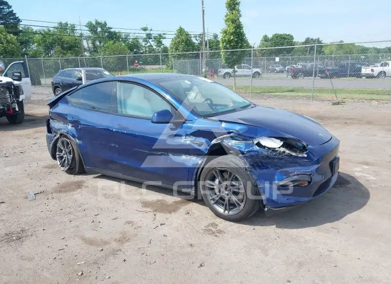 2024 Tesla Model Y фото