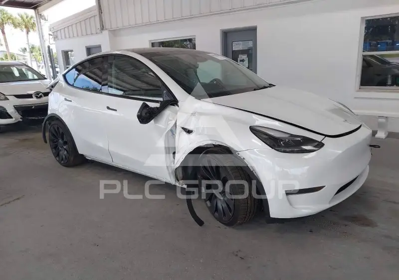 2024 Tesla Model Y фото