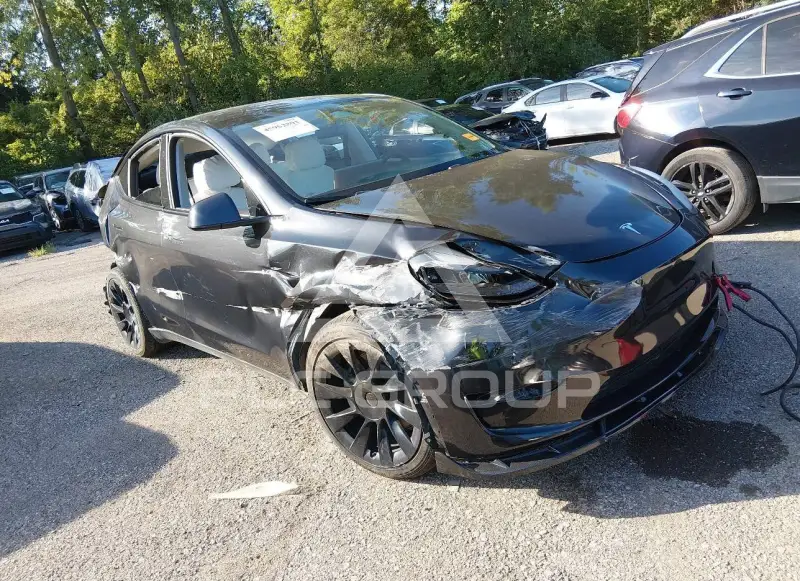 2024 Tesla Model Y фото