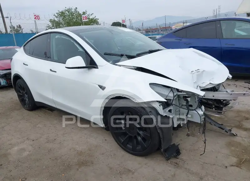 2024 Tesla Model Y фото