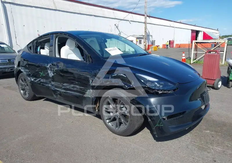 2024 Tesla Model Y фото