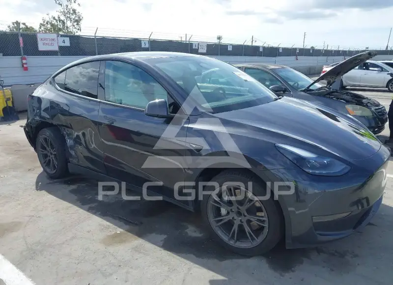 2024 Tesla Model Y фото