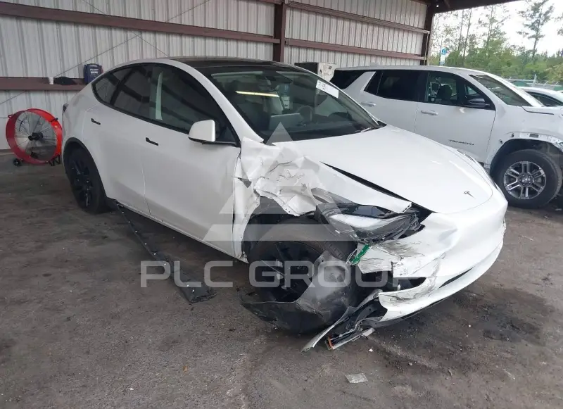 2024 Tesla Model Y фото