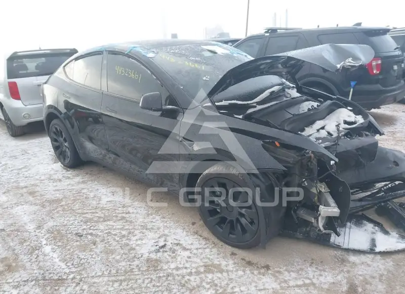 2024 Tesla Model Y фото