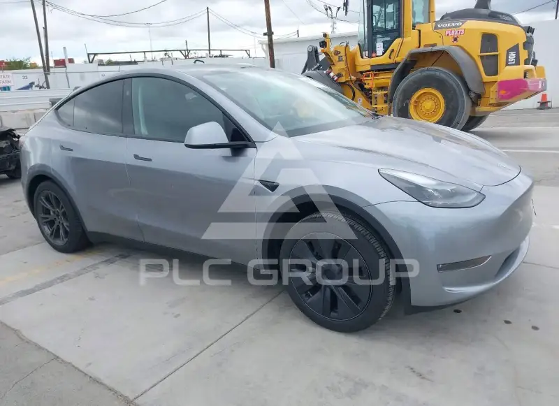 2024 Tesla Model Y фото