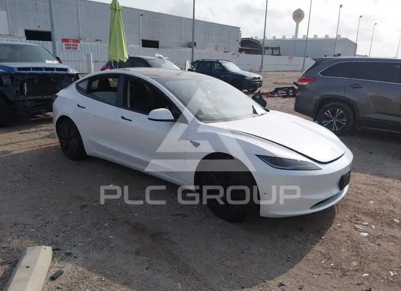 2024 Tesla Model 3 фото