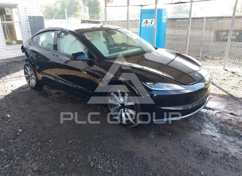 2024 Tesla Model 3 фото
