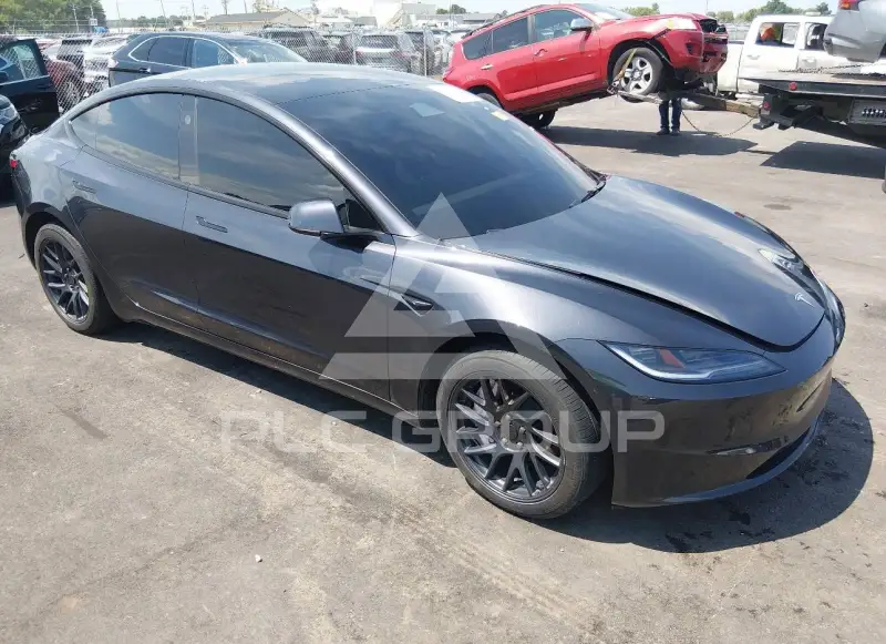 2024 Tesla Model 3 фото