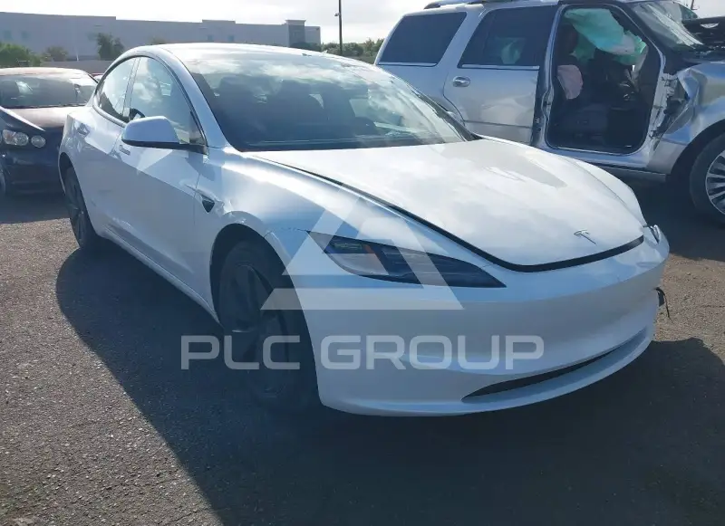 2024 Tesla Model 3 фото