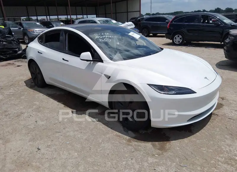 2024 Tesla Model 3 фото
