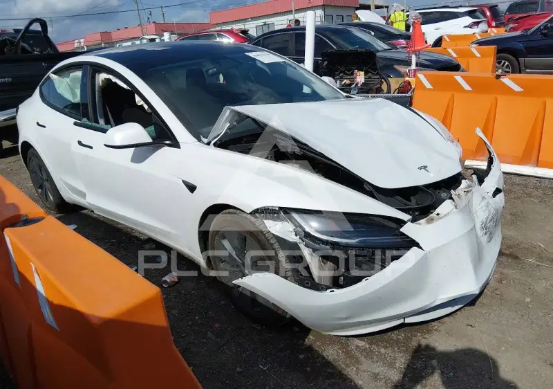 2024 Tesla Model 3 фото