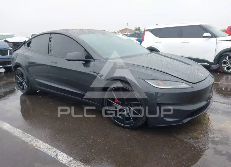 2024 Tesla Model 3 фото