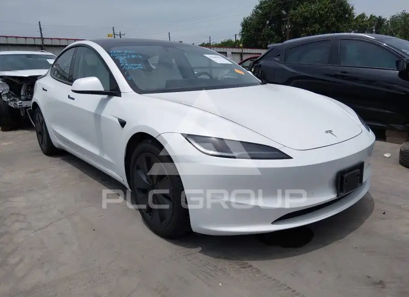 2024 Tesla Model 3 фото
