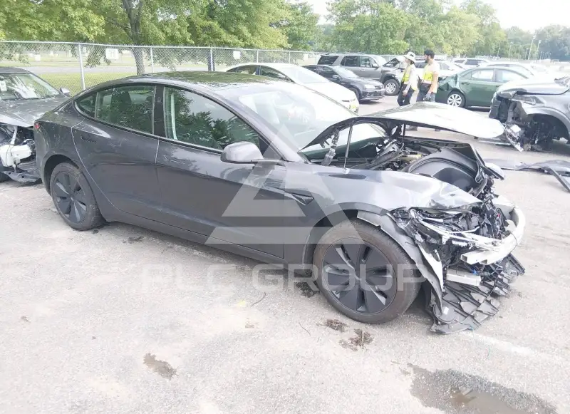 2024 Tesla Model 3 фото