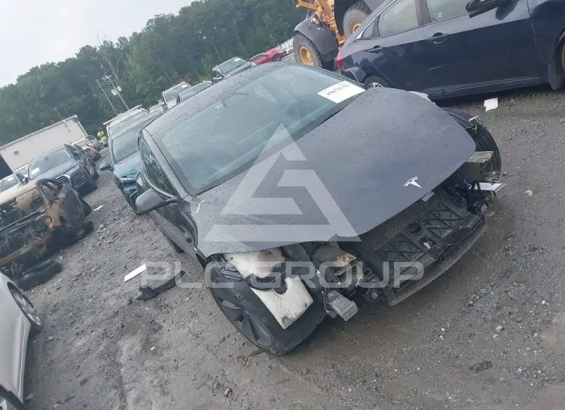 2024 Tesla Model 3 фото