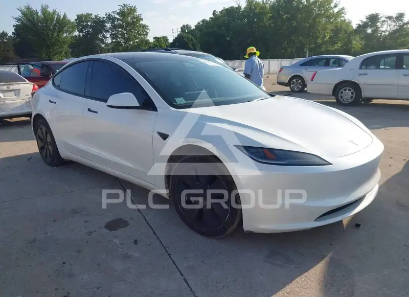 2024 Tesla Model 3 фото