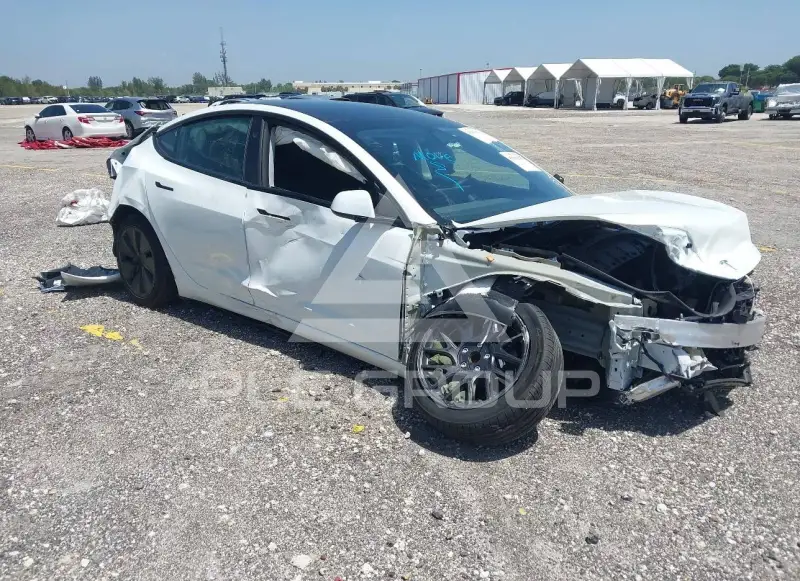 2024 Tesla Model 3 фото