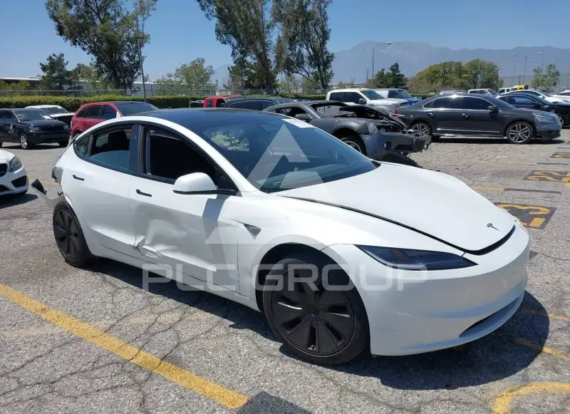 2024 Tesla Model 3 фото
